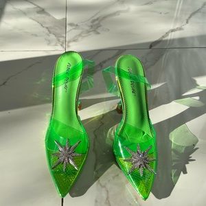 Brand new lime green pumps by public desire!